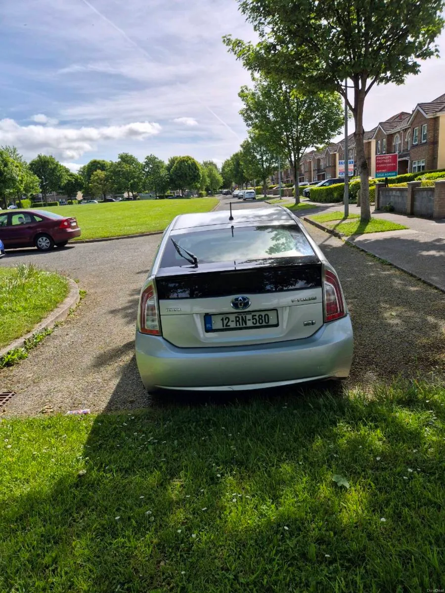 Tayota prius - Image 5
