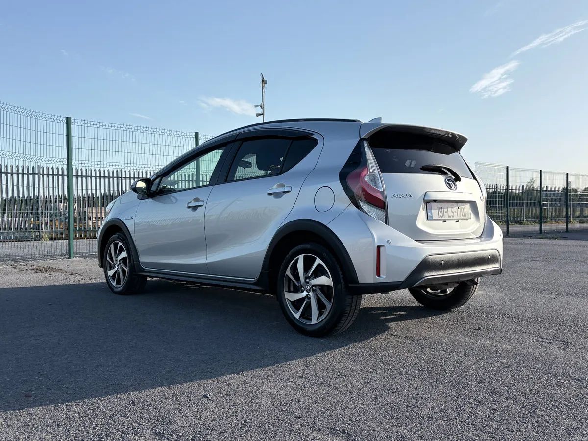2019 Toyota Aqua Crossover Automatic. Keyless - Image 3