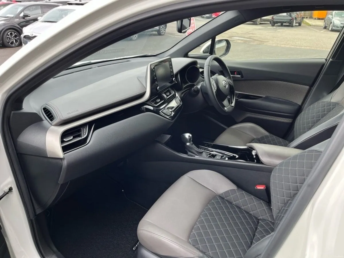 Toyota C-HR 6AA-ZYX11 - Image 6