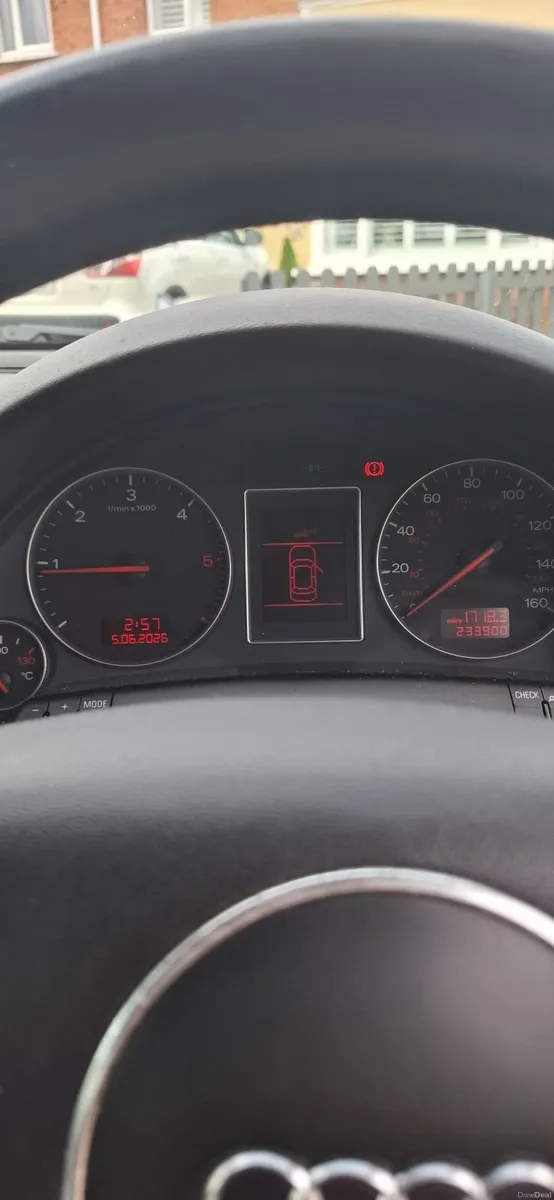 Audi A4 2004 - Image 2