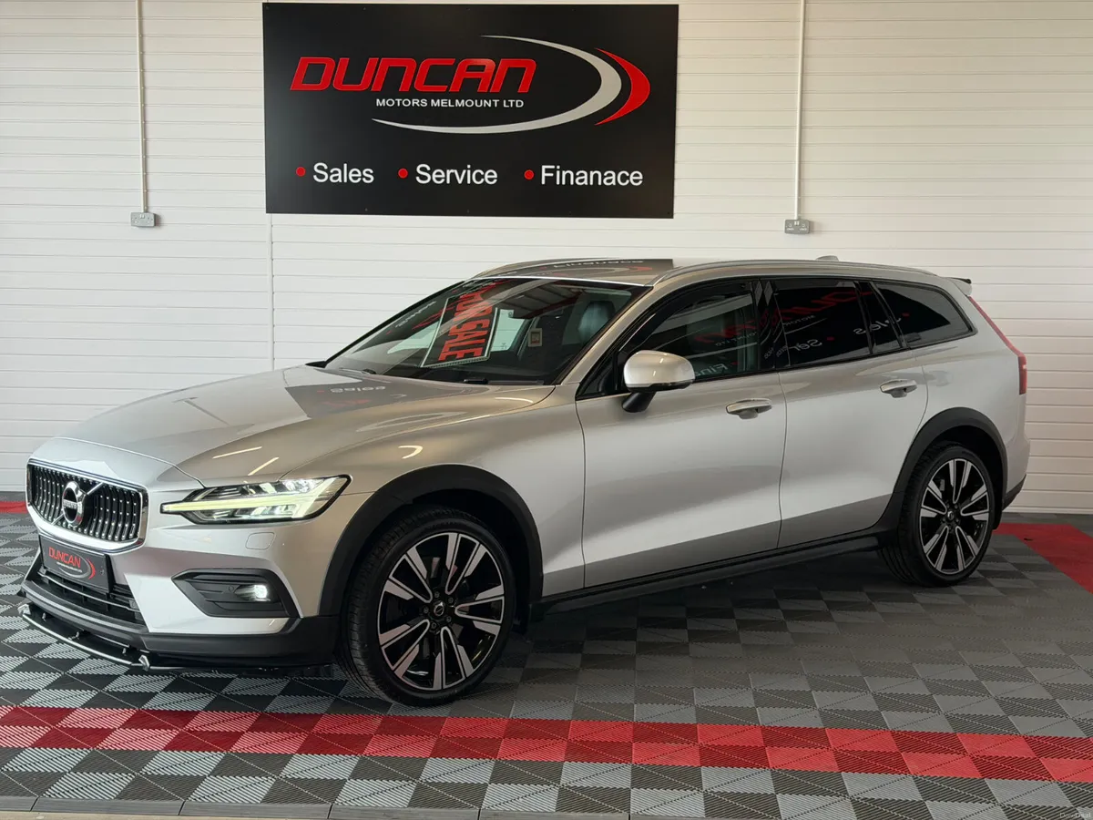 Volvo V60 2019 vrt included in price ! - Image 1