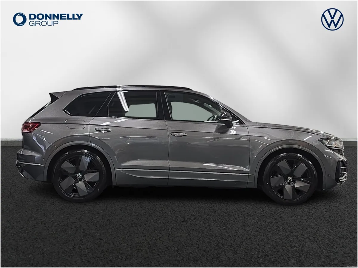 Volkswagen Touareg Diesel Estate Black Edition - Image 4