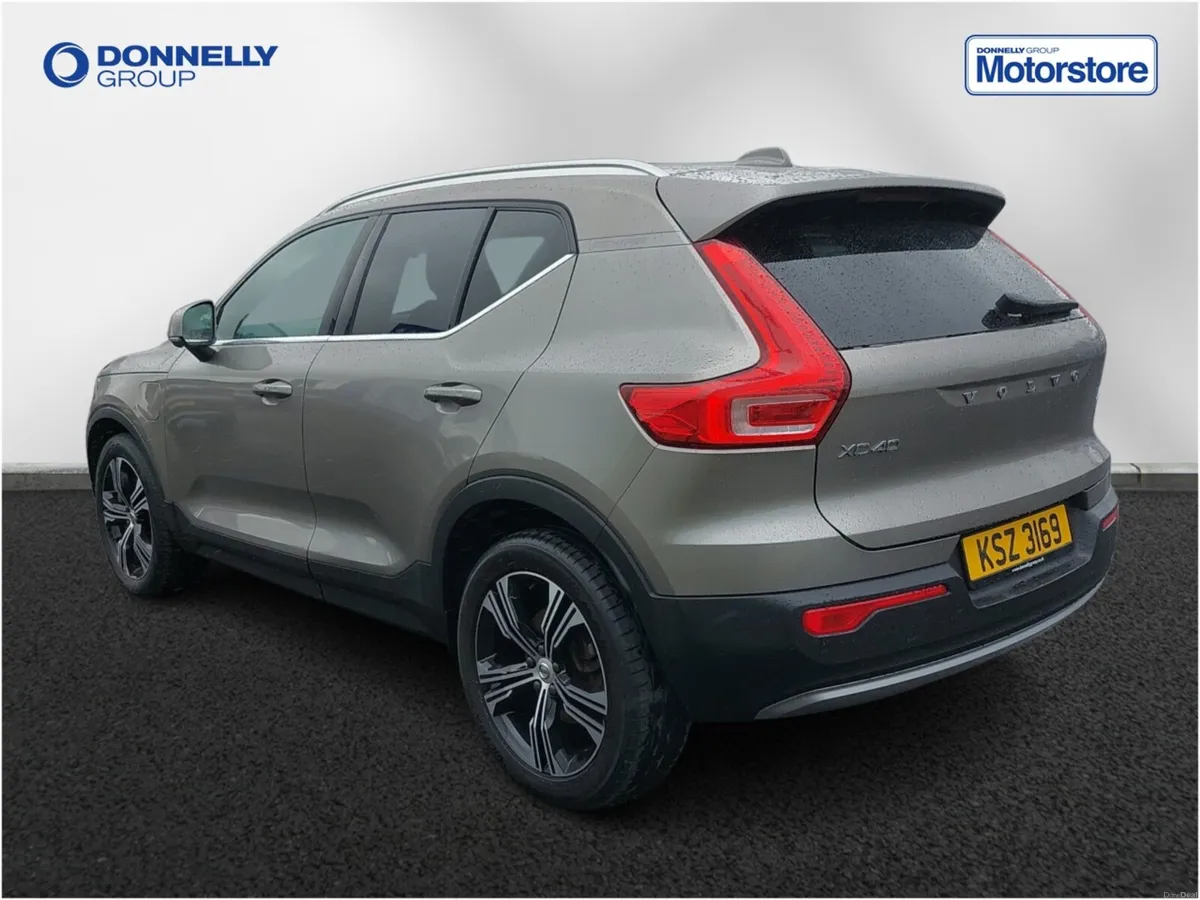 Volvo XC40 Estate Inscription Pro - Image 2