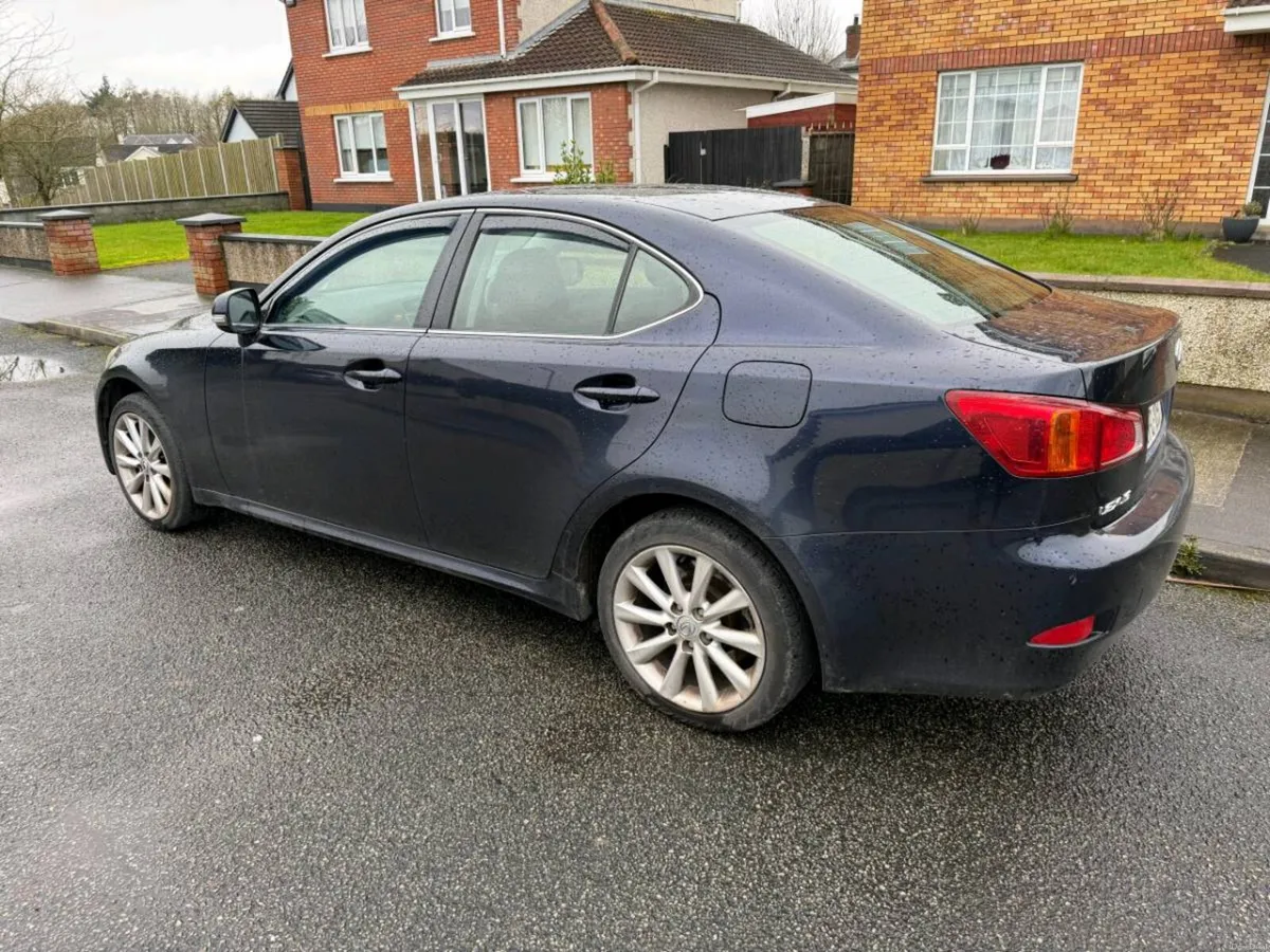 Lexus IS 220D - Image 4