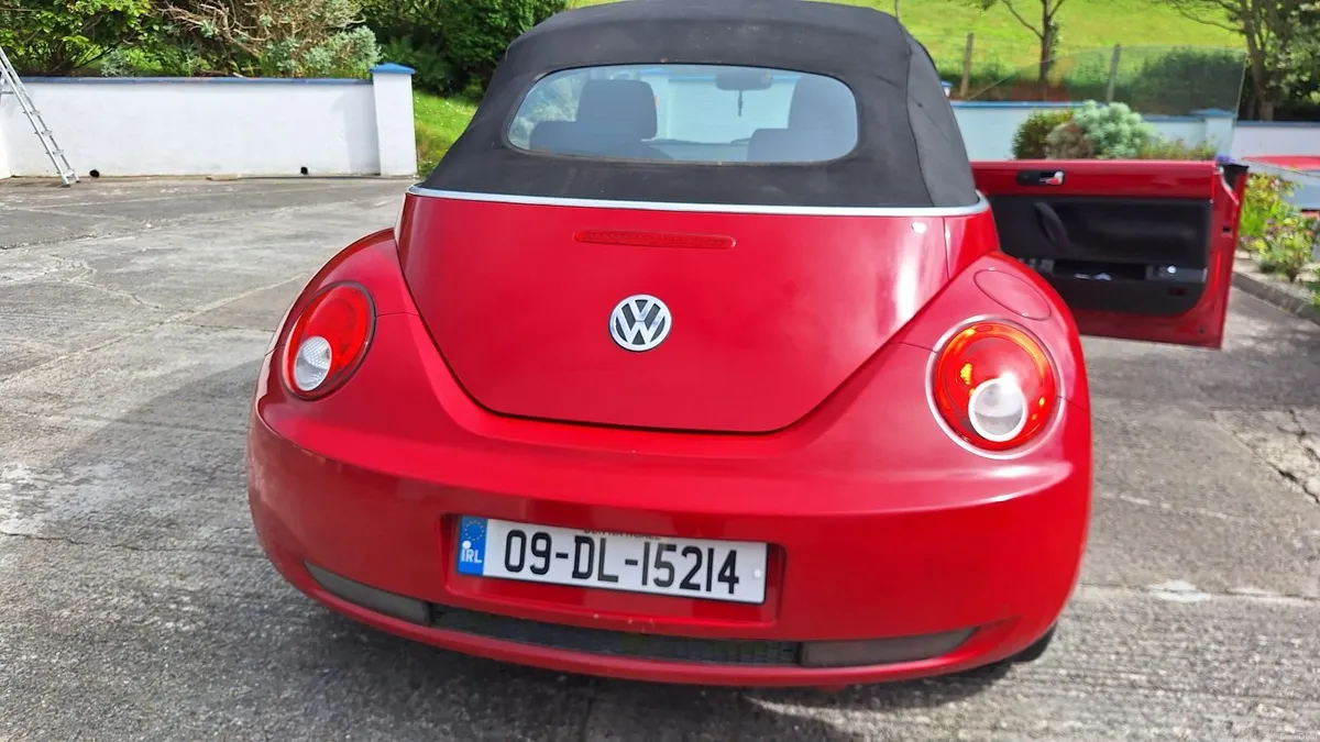 Volkswagen Beetle 2009 - Image 1