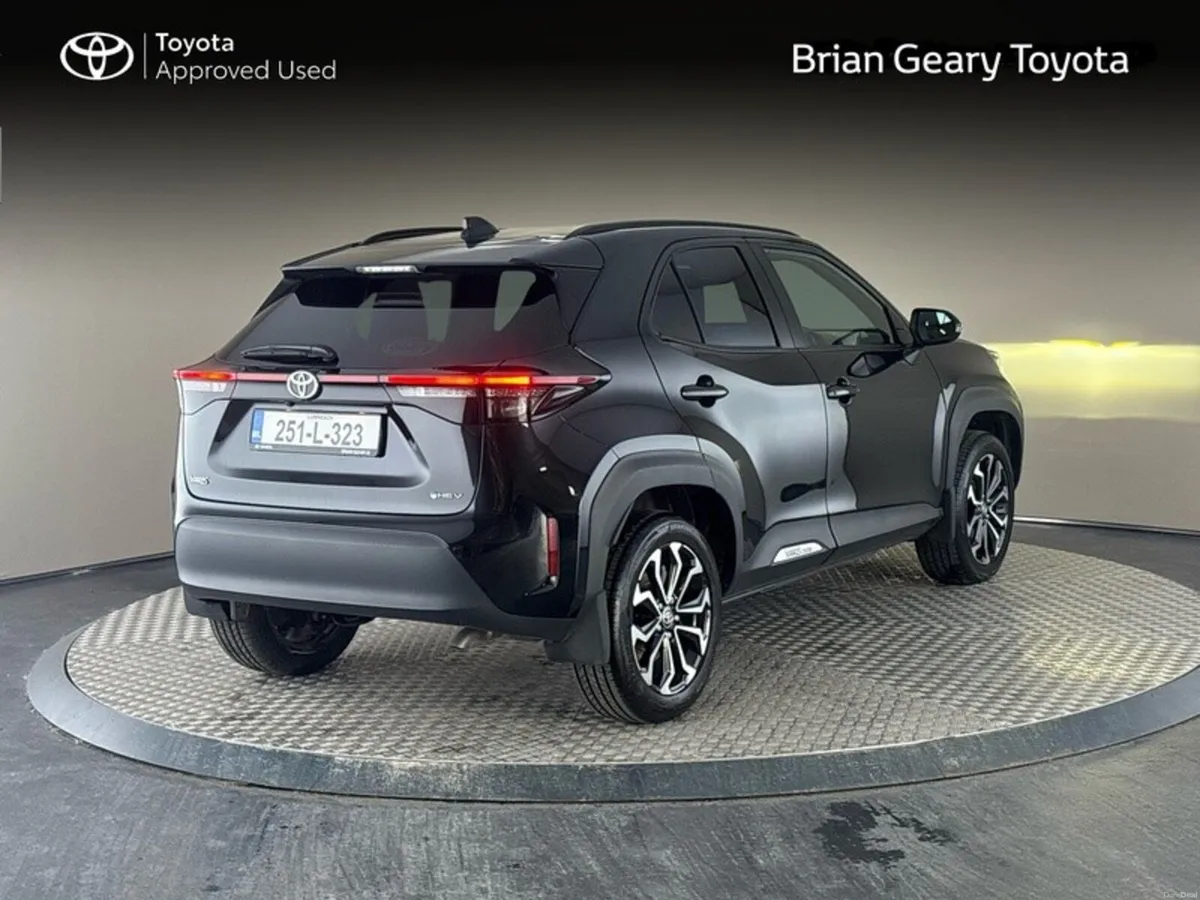 Toyota Yaris Cross HYBRID LUNA SPORT - Image 2