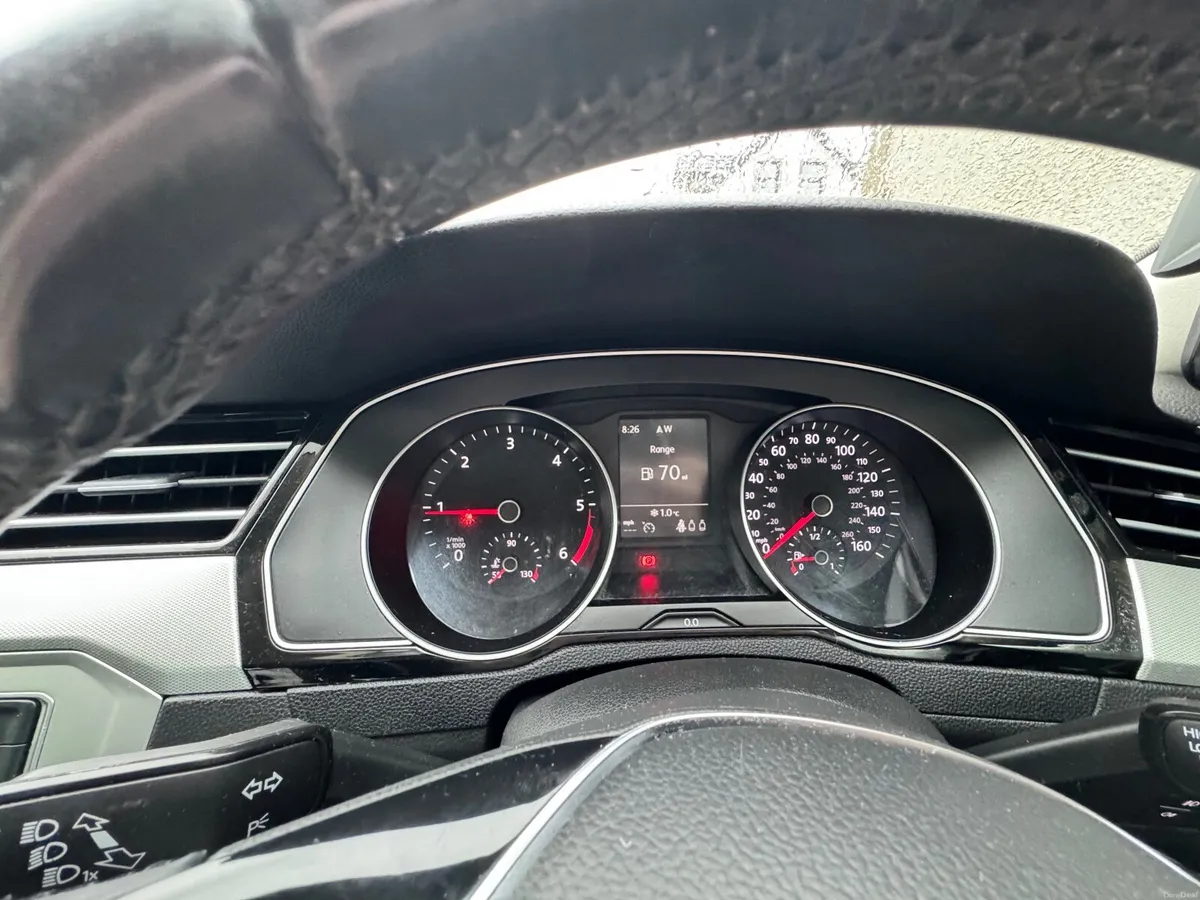 Volkswagen Passat 2015 - Image 2