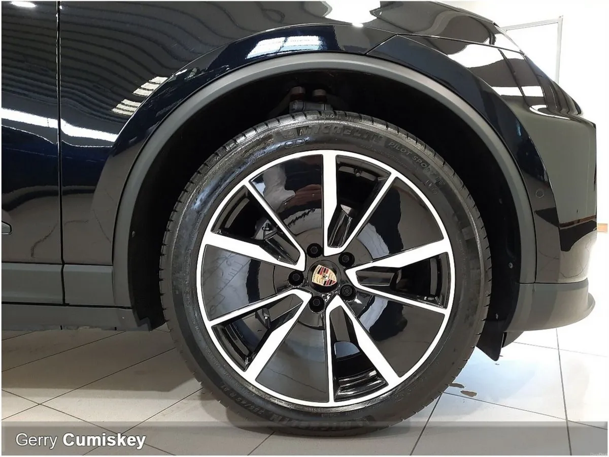 Porsche Macan 4   387 Electric 100 kWh Auto - Image 4