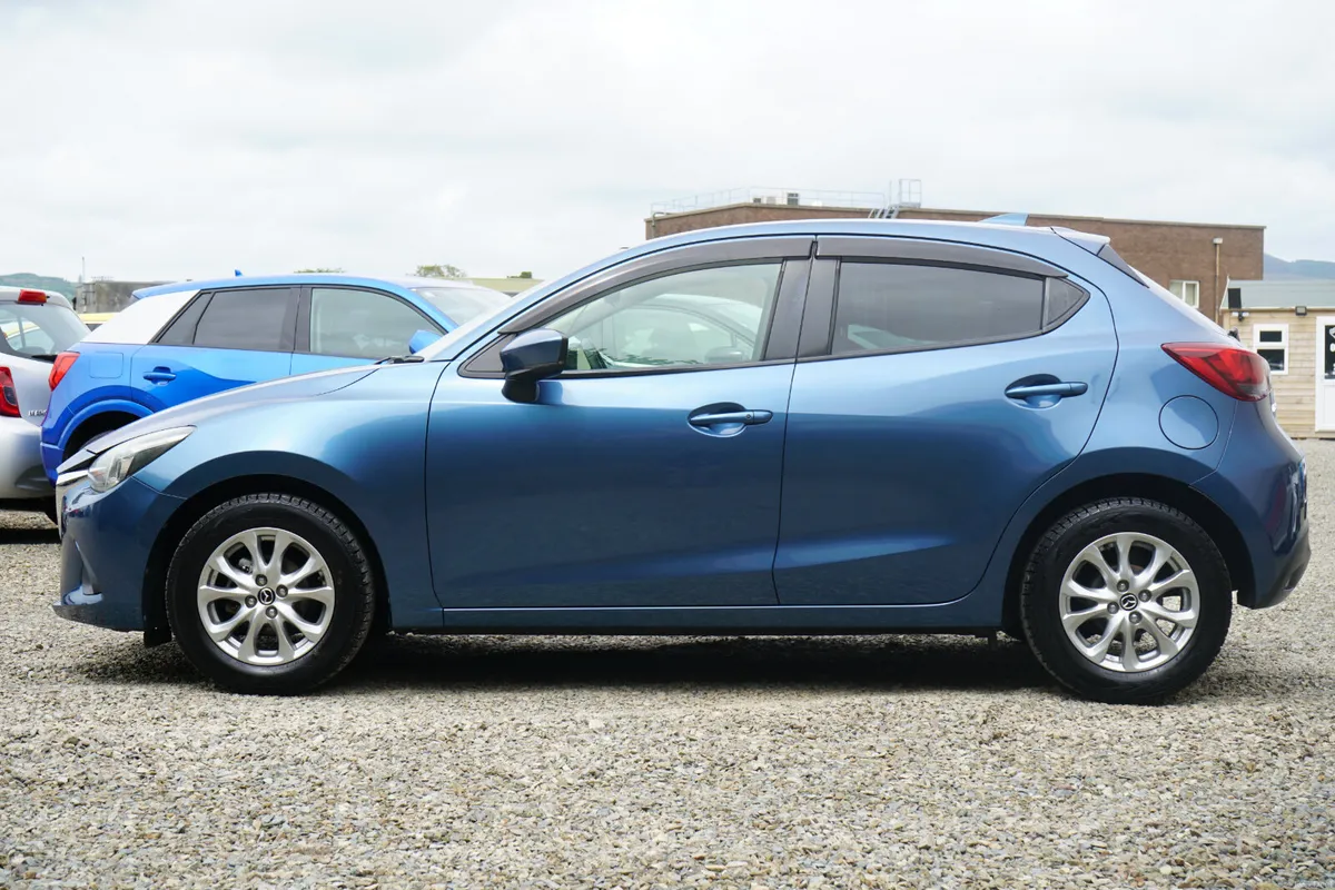 2017 Mazda Demio - Image 6