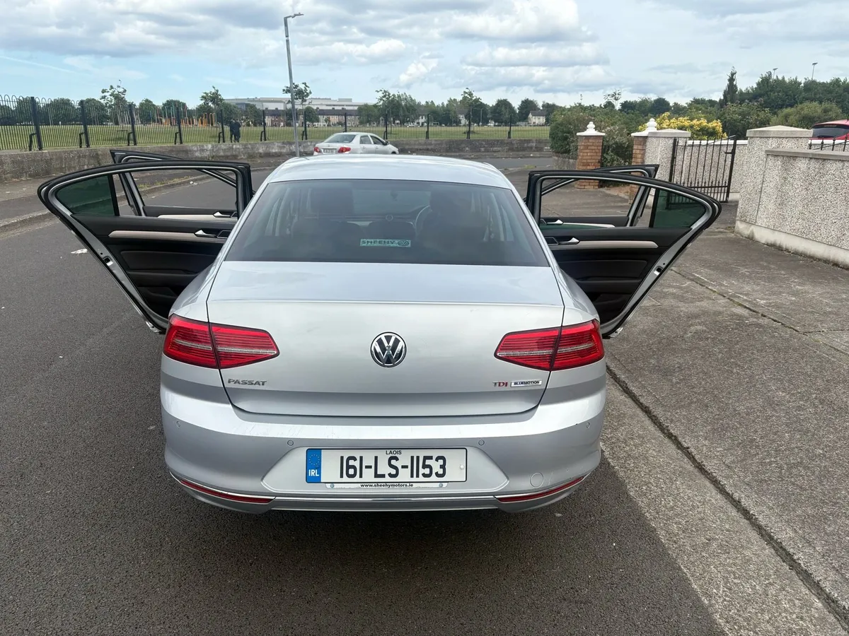 Volkswagen Passat - Image 4