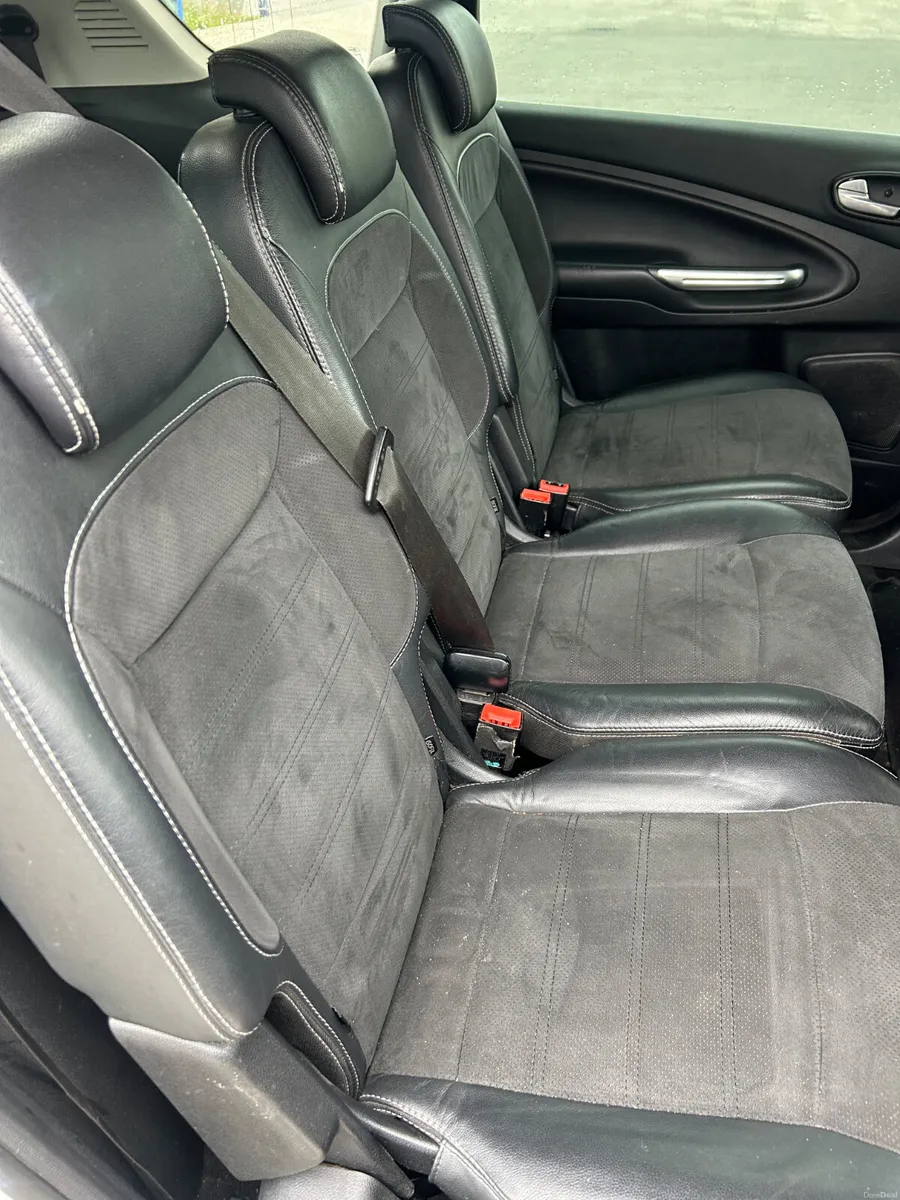 Ford S-Max 7 Seat Titanium Hi Spec - Image 6