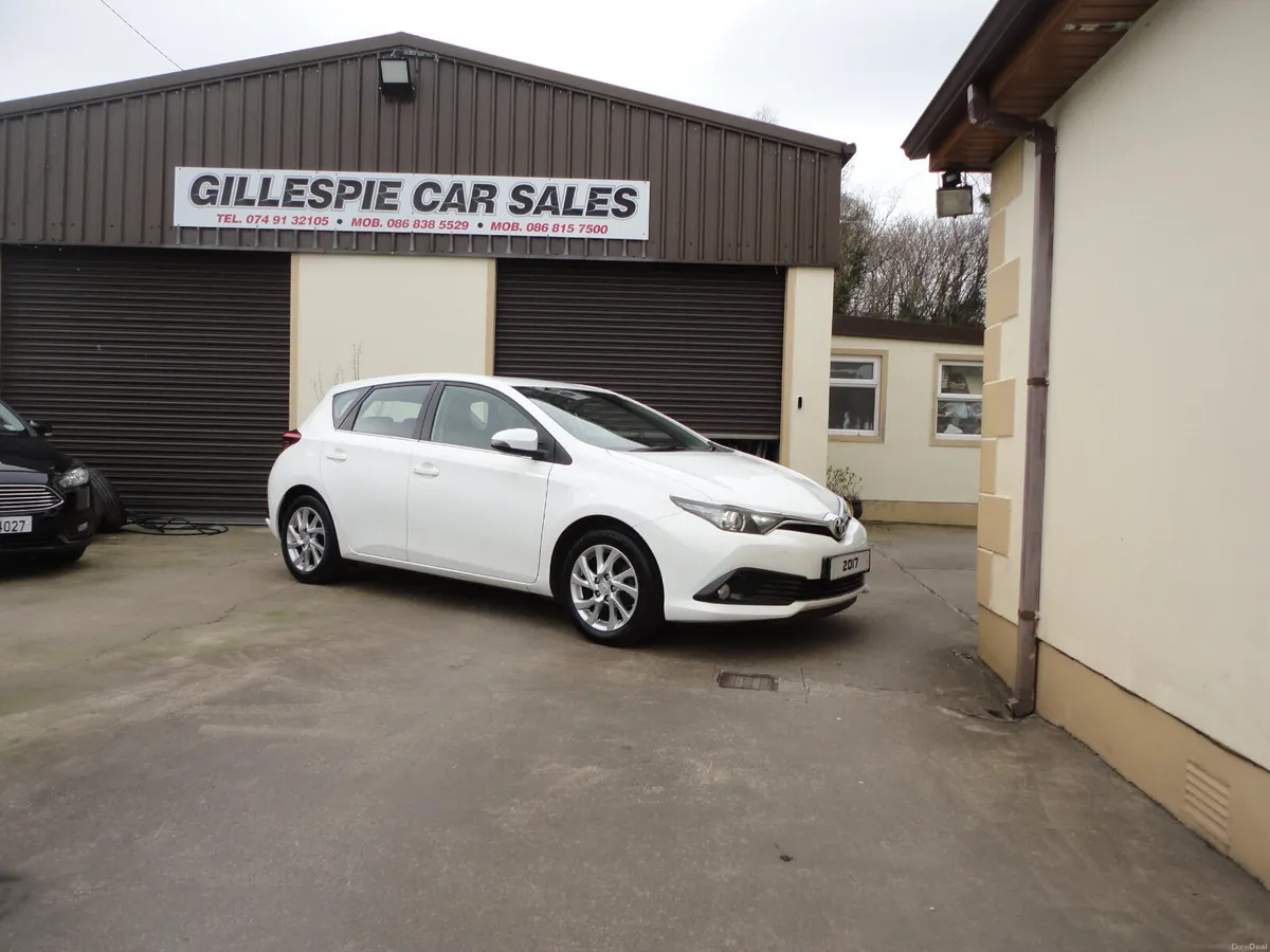 Toyota Auris 2017 - Image 1