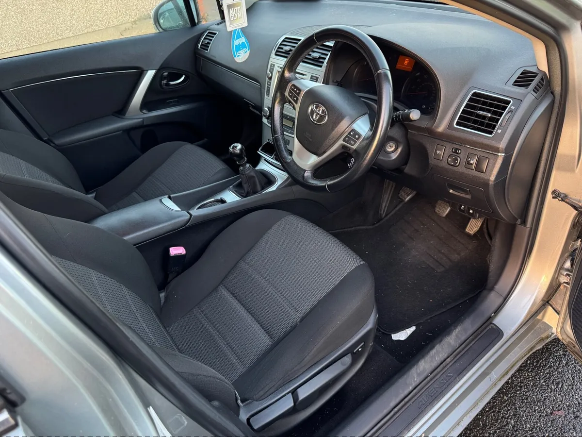 Toyota Avensis 2012 - Image 5