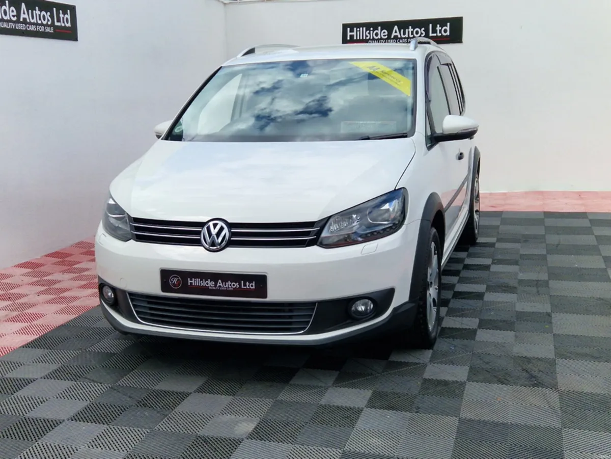 Volkswagen Touran CROSS 1.4 PETROL AUTOMATIC 7 SEA - Image 2