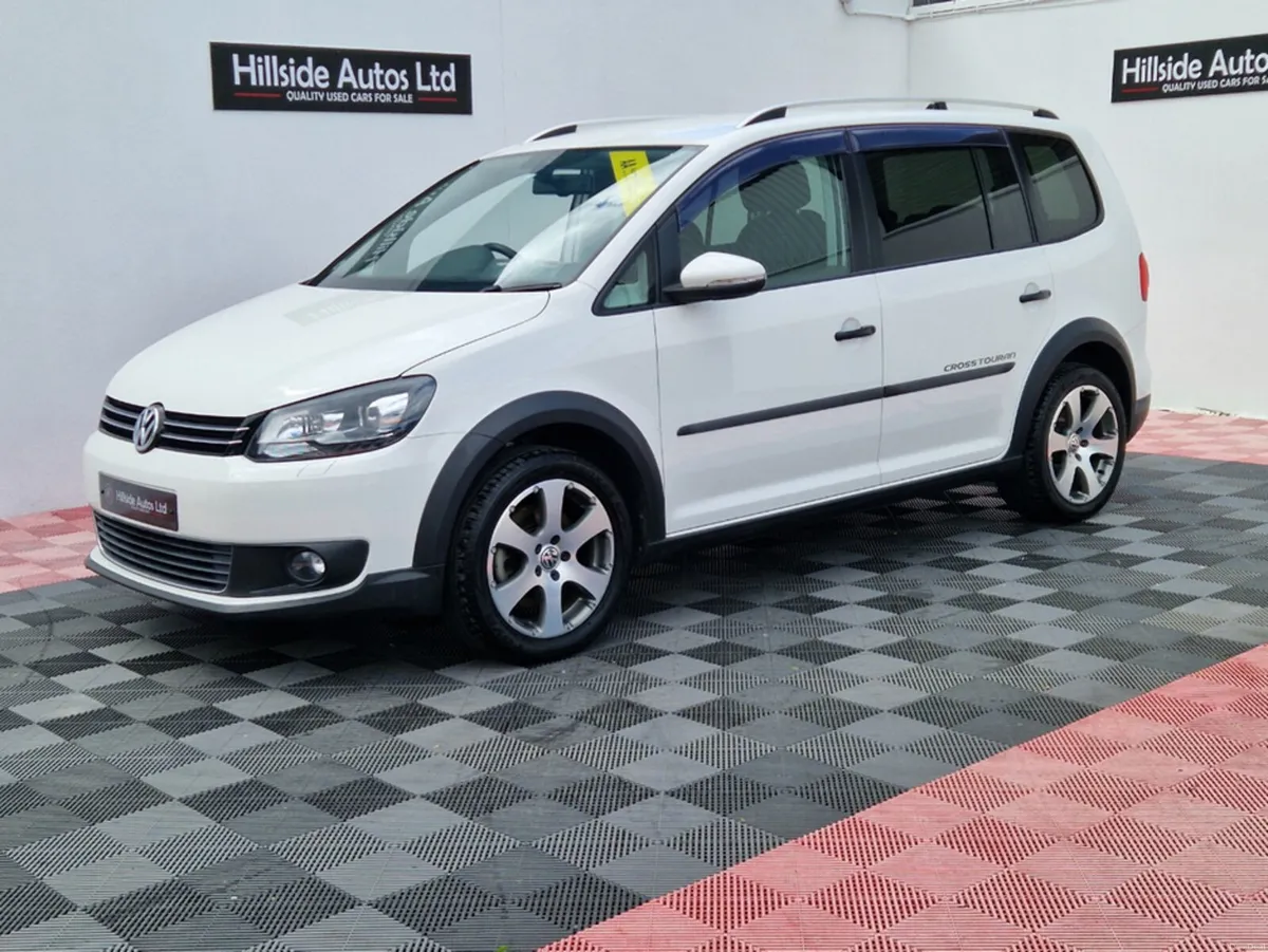 Volkswagen Touran CROSS 1.4 PETROL AUTOMATIC 7 SEA - Image 4