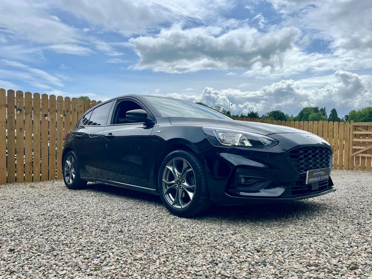 Ford Focus 2020 top of the range st line - Image 2