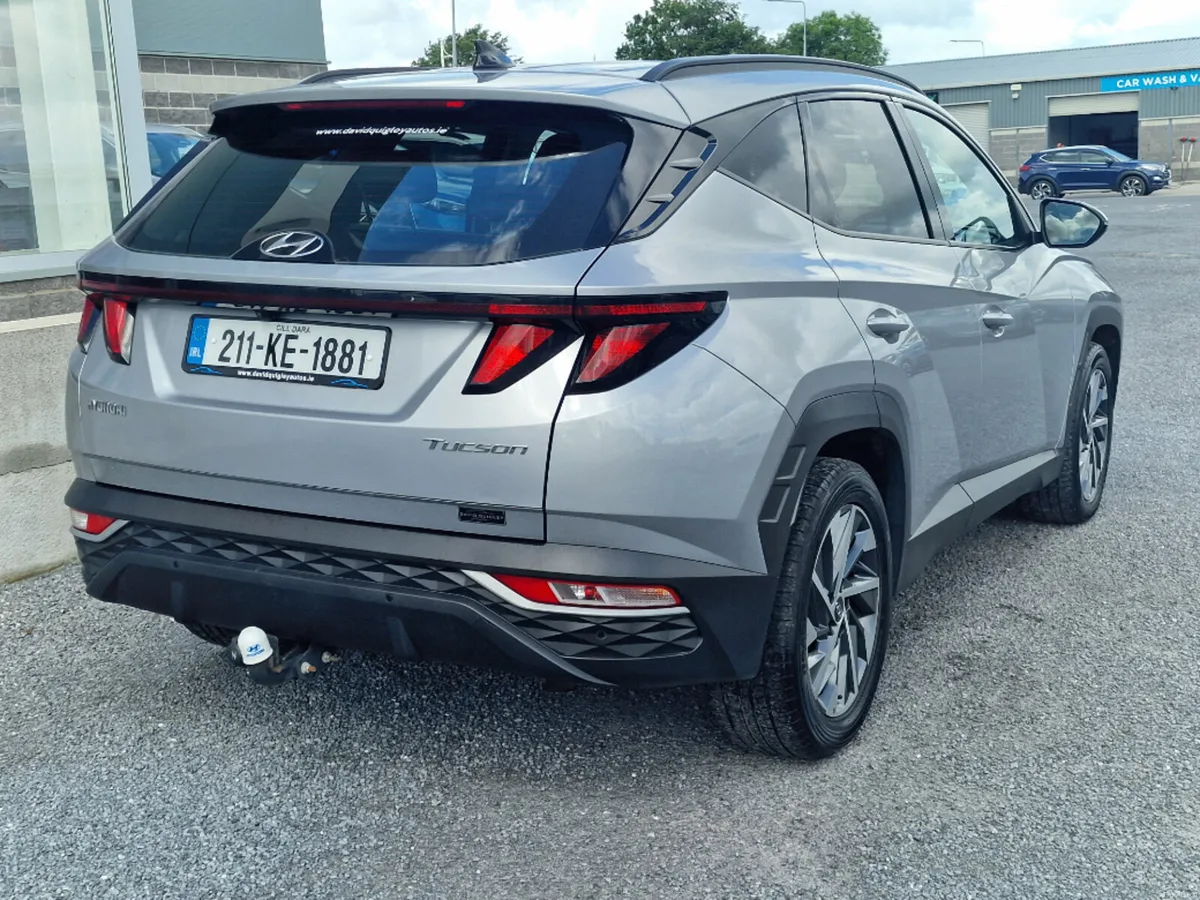 Hyundai Tucson Executive 2WD 5DR - Image 3