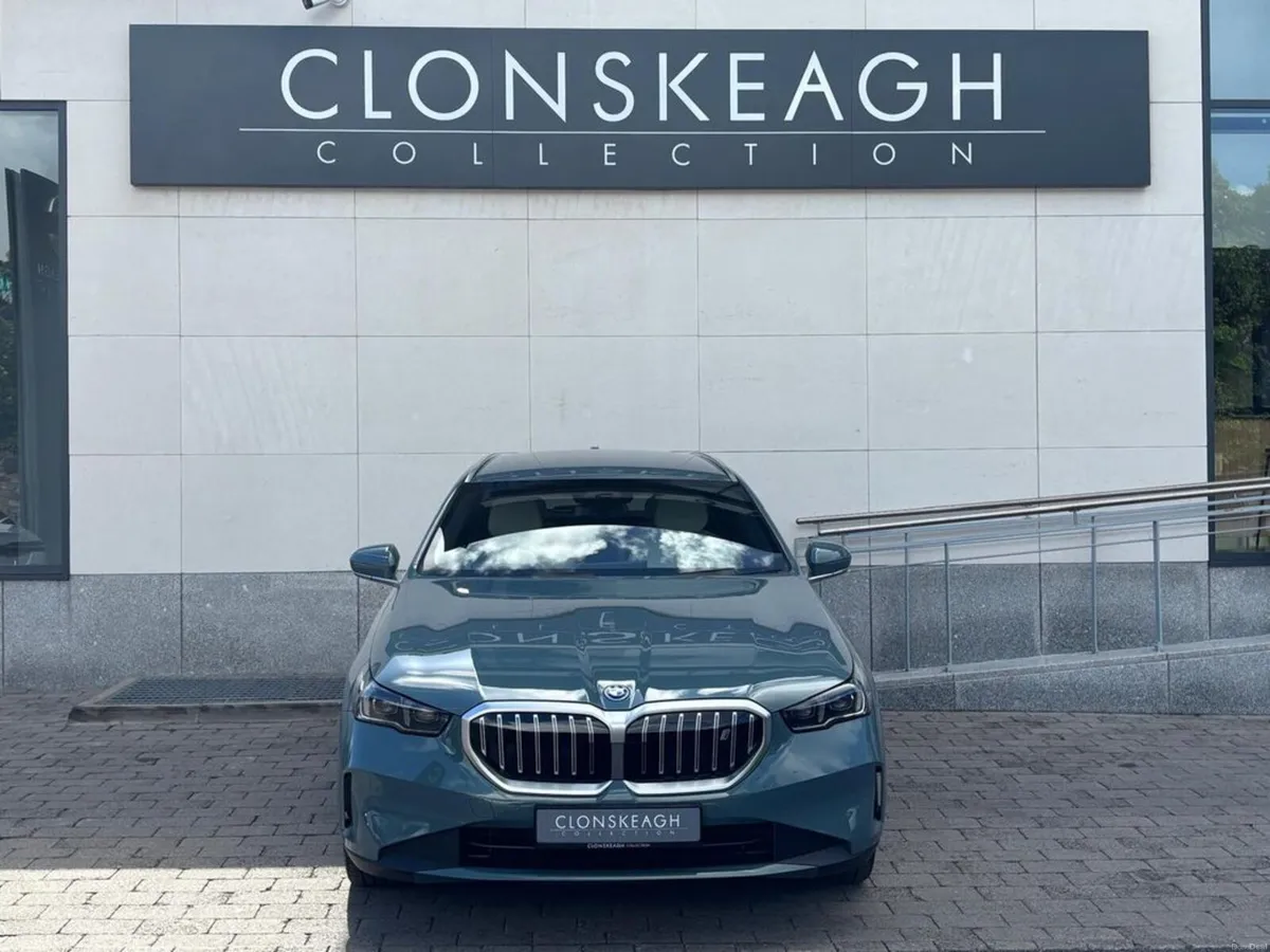 BMW i5 EDRIVE40 TOURING - Image 3