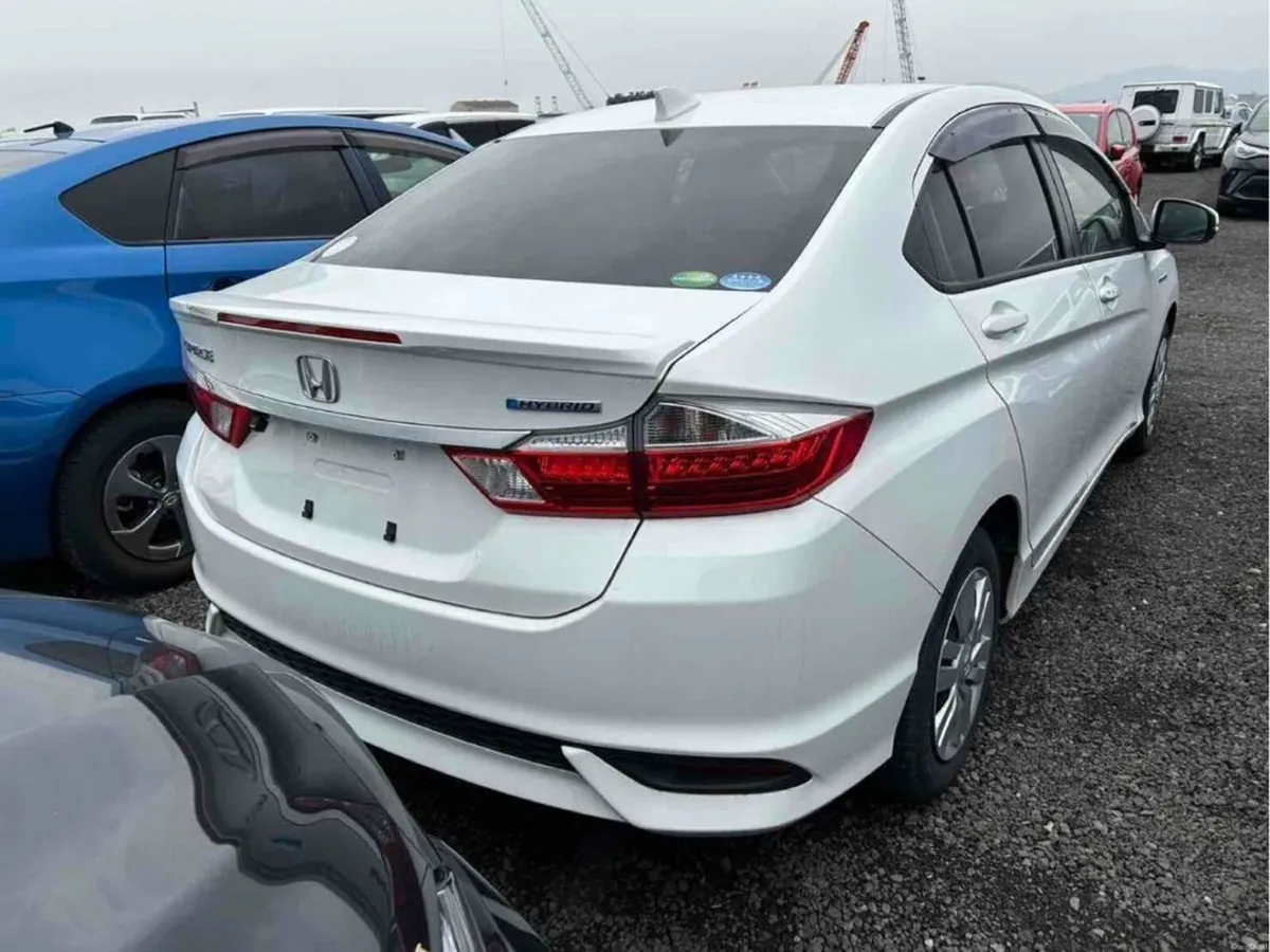 Honda Grace 1.5 AUTOMATIC HYBRID SALOON - PUSH BUT - Image 2