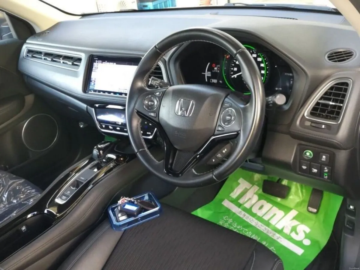 Honda Vezel 1.5 HYBRID AUTOMATIC - BLACK HALF LEAT - Image 3