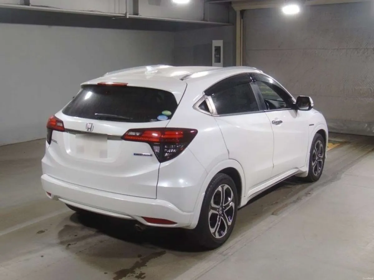 Honda Vezel 1.5 HYBRID - BROWN HALF LEATHER INTERI - Image 2