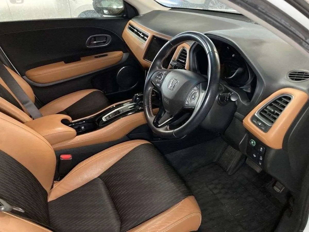 Honda Vezel 1.5 HYBRID - BROWN HALF LEATHER INTERI - Image 3