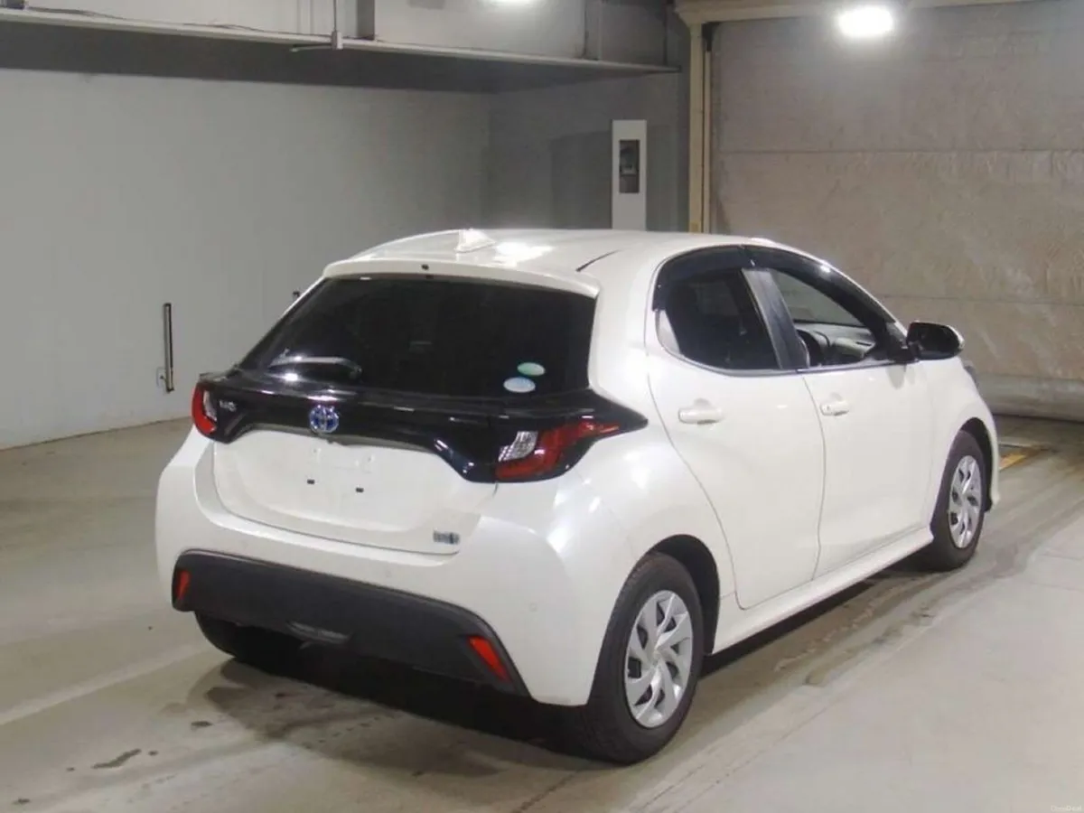 Toyota Yaris 1.5 HYBRID - CRUISE CONTROL - REAR CA - Image 2