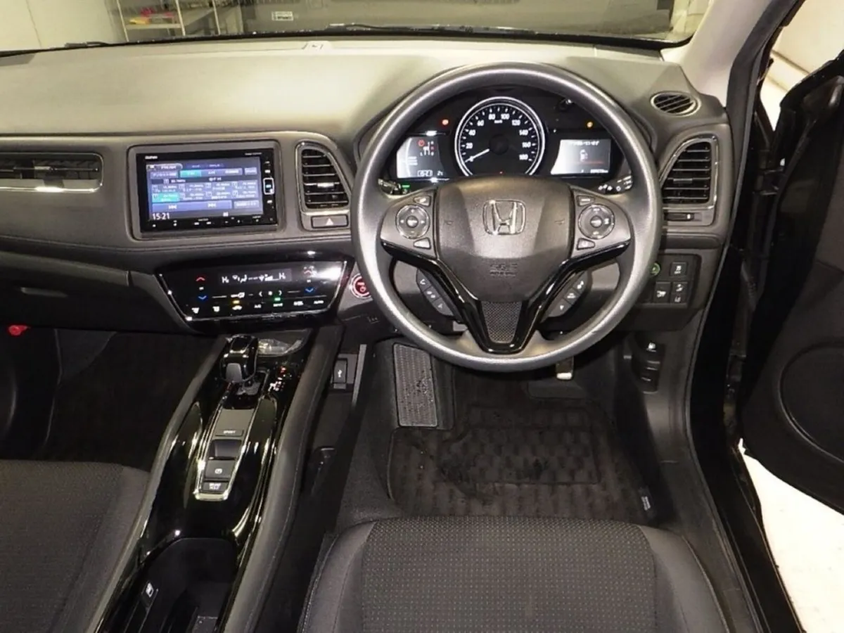 Honda Vezel 1.5 HYBRID - FACELIFT MODEL - REAR CAM - Image 3