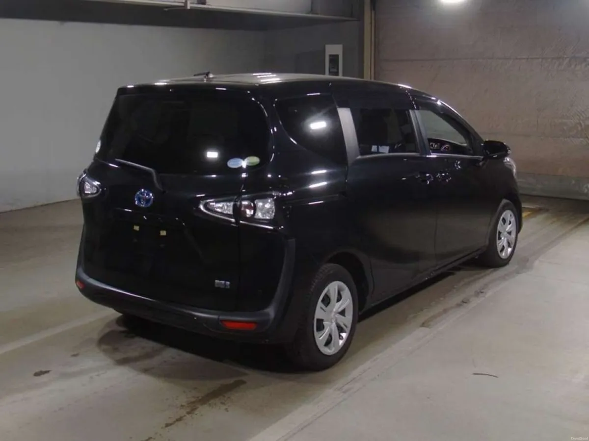 Toyota Sienta 1.5 HYBRID 7 SEATER - PUSH BUTTON ST - Image 2