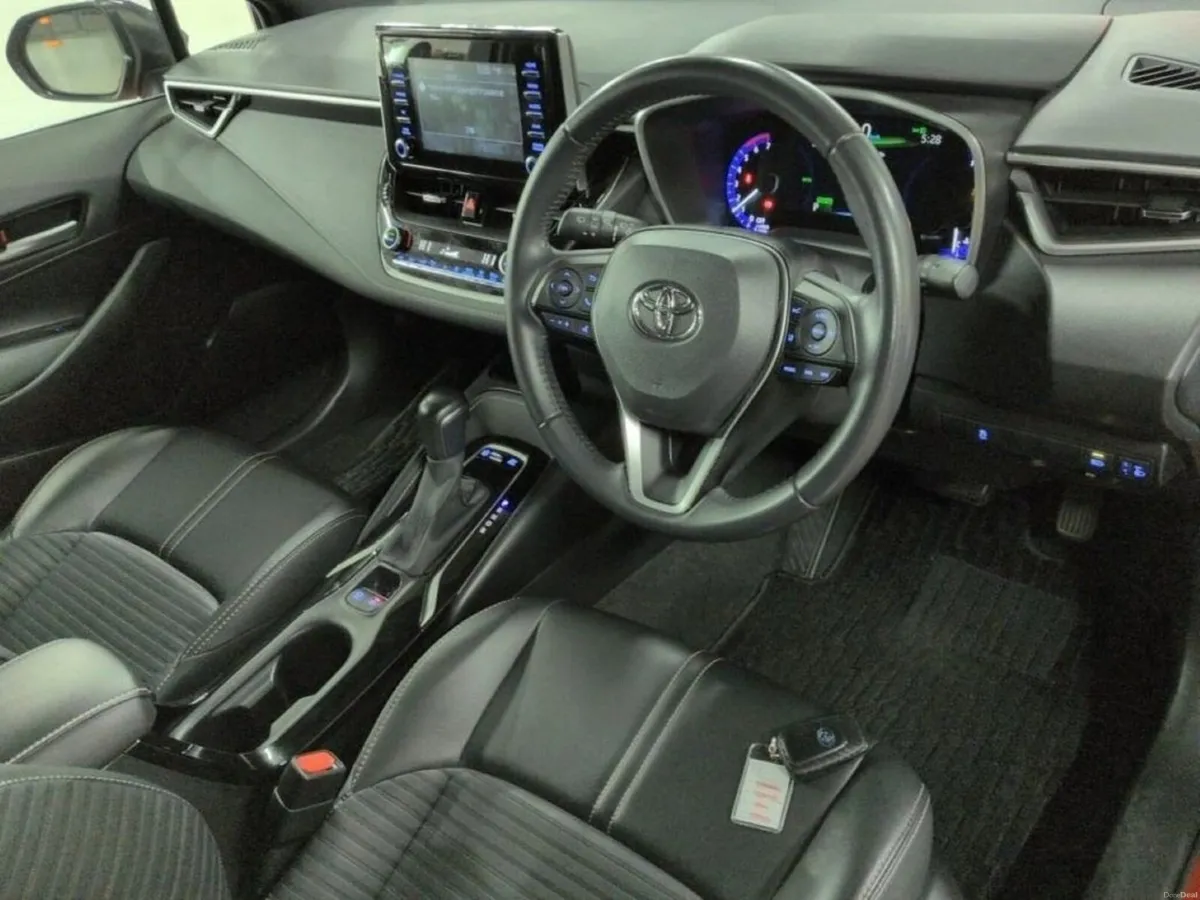 Toyota Corolla 1.8 HYBRID SPORT G PACKAGE - RED/BL - Image 3