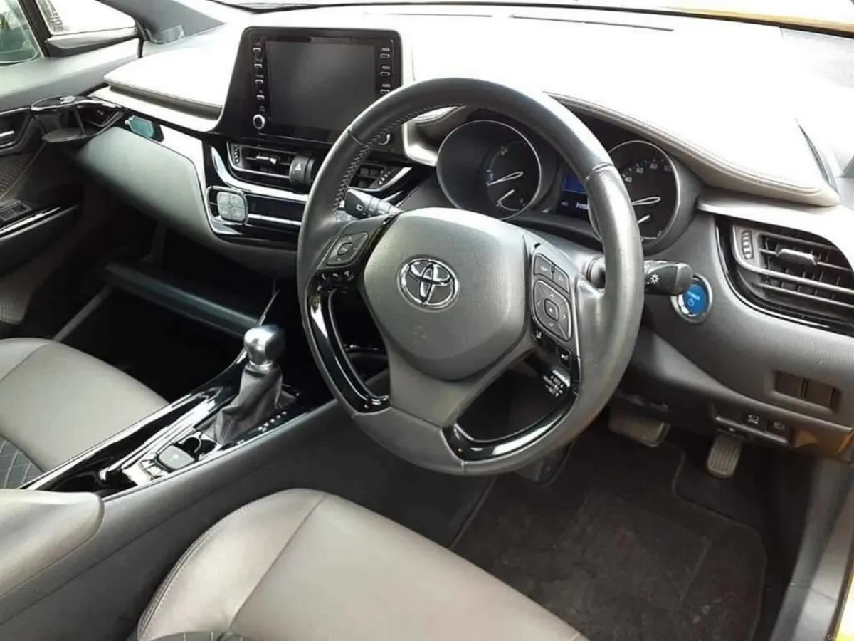 Toyota C-HR 1.8 HYBRID - G SPEC W/BLACK HALF LEATH - Image 3