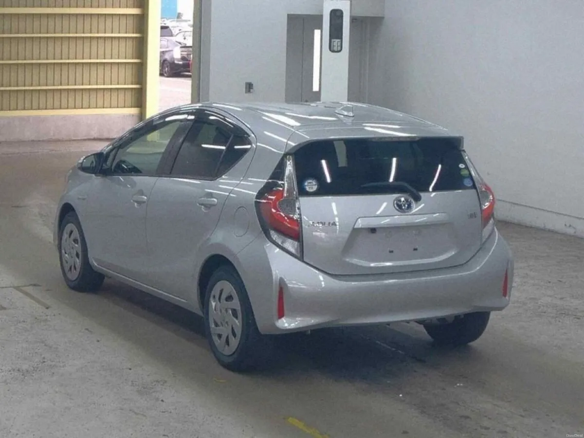 Toyota Aqua 1.5 HYBRID AUTOMATIC - REAR CAMERA - Image 2