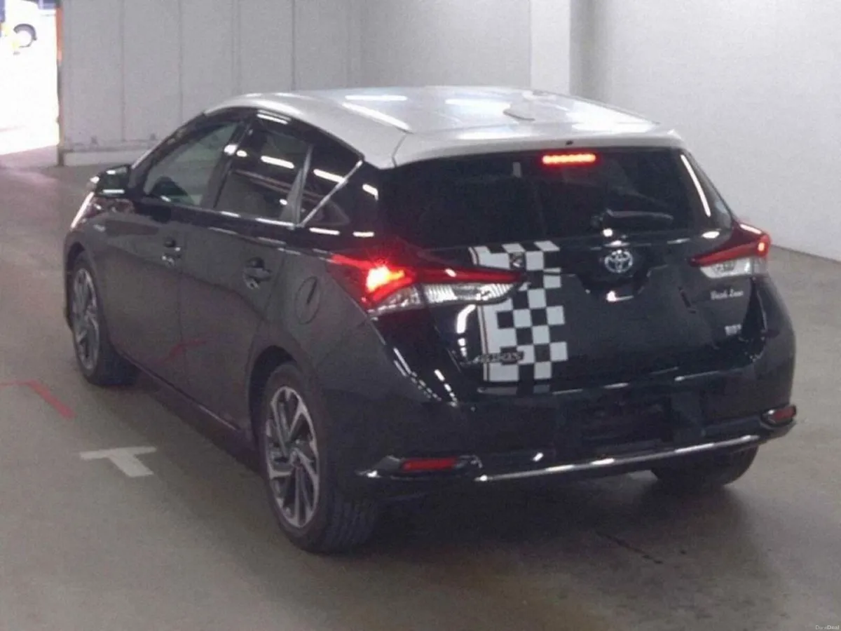 Toyota Auris 1.8 HYBRID BRICK LANE G PACKAGE - CRE - Image 2