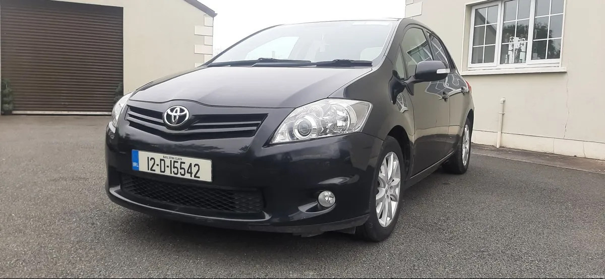 Toyota Auris 2012 - Image 1