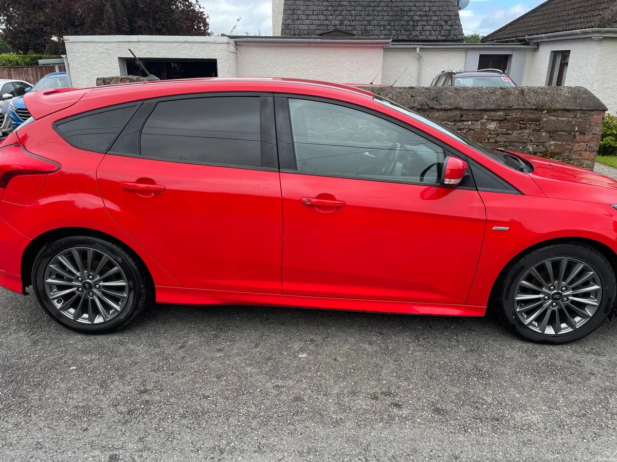 Ford Focus ST-Line 1.5 Diesel 2018 - Image 2