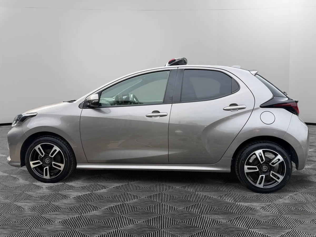 Toyota Yaris 1.5 Hybrid - Image 2