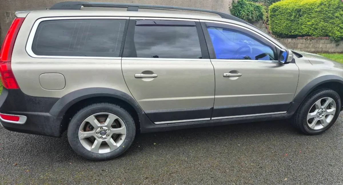 VOLVO XC70 D5 SE FWD - Image 4