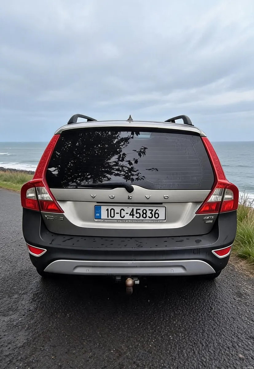 VOLVO XC70 D5 SE FWD - Image 1