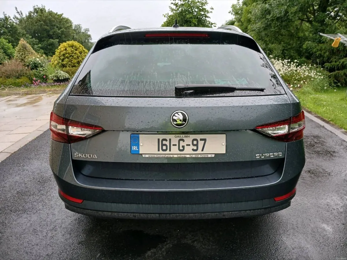 Skoda Superb Estate 1.6D Style Low Mileage - Image 4
