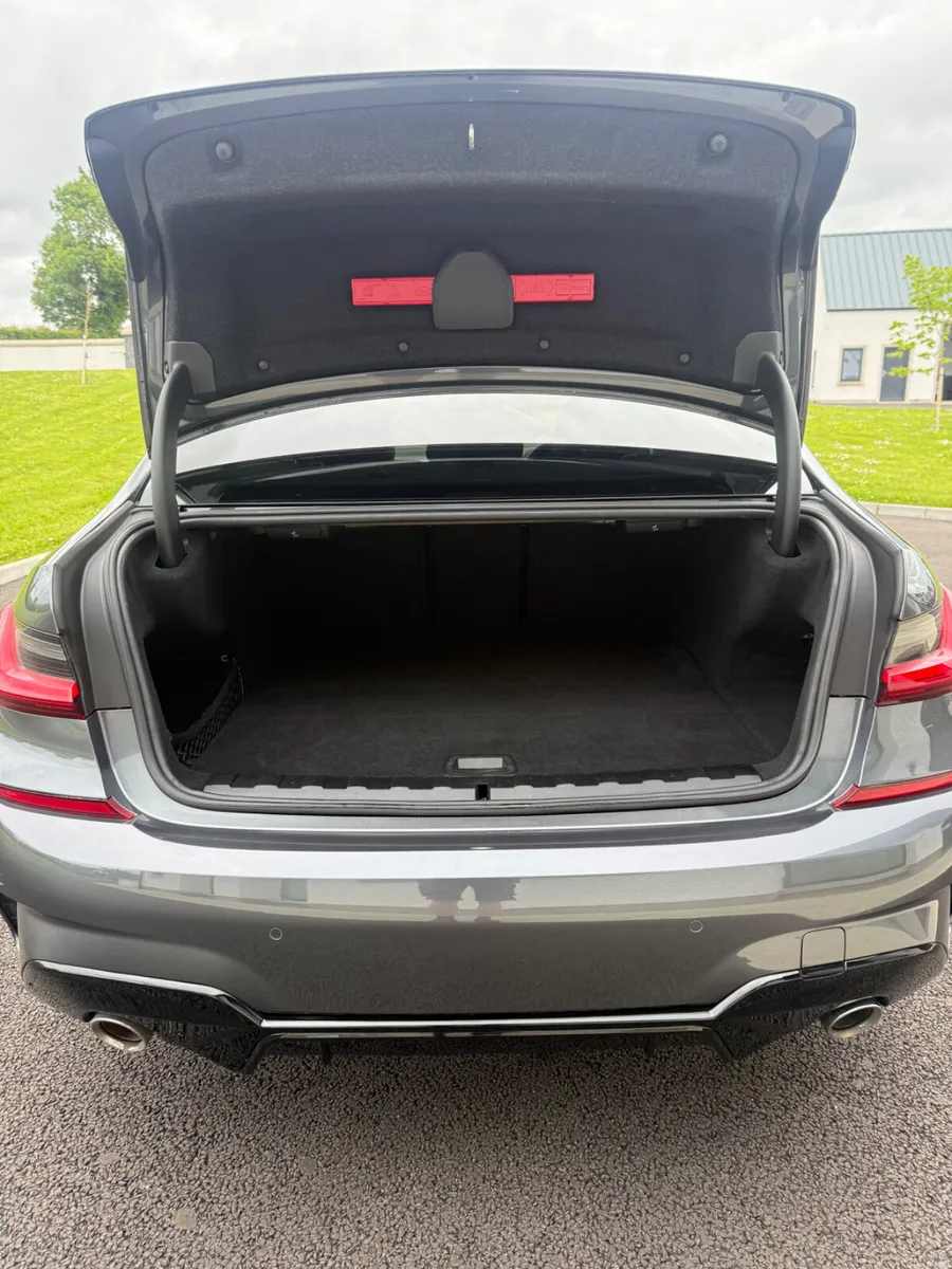 212 BMW 330E M SPORT - Image 2