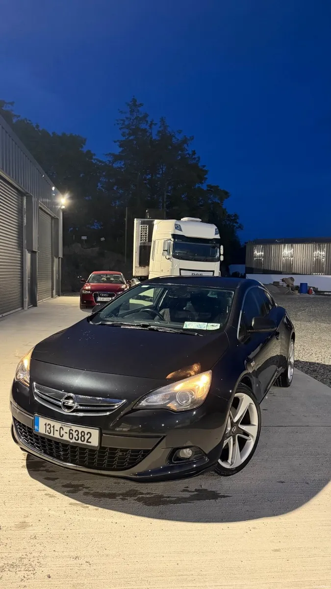 Opel Astra 2013 - Image 1