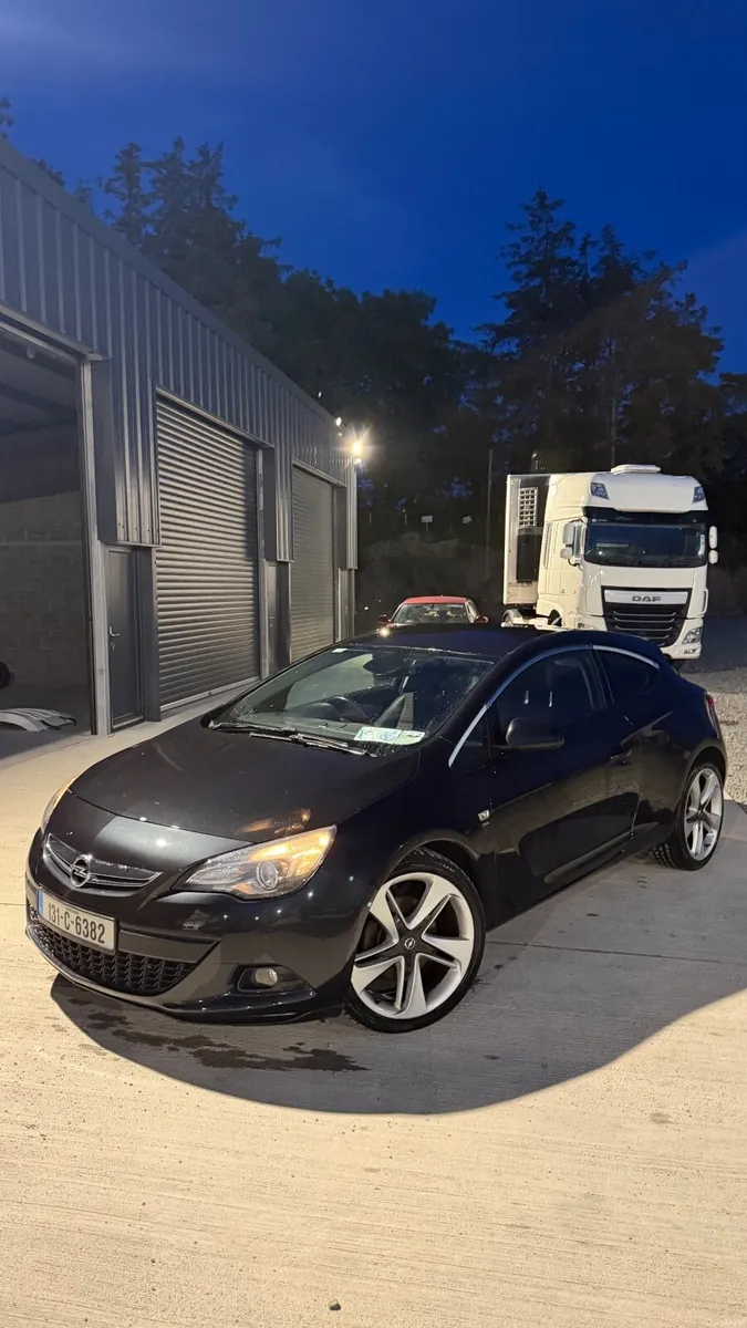 Opel Astra 2013 - Image 2