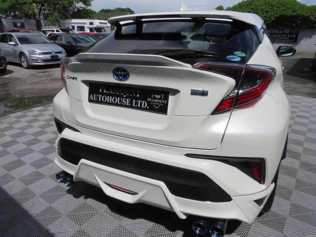 2017 TOYOTA C-HR HYBRID JEEP AUTO - Image 5