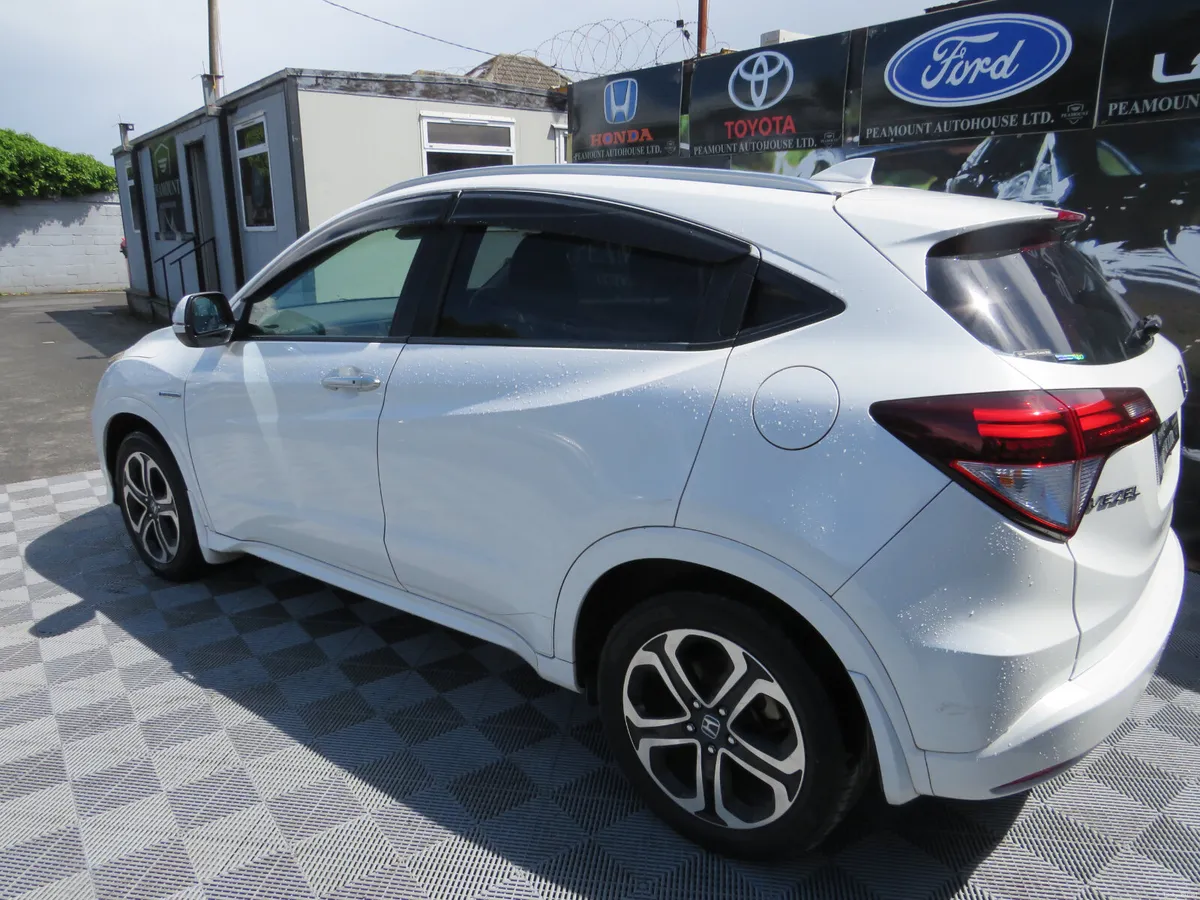 2015 HONDA VEZEL PETROL HYBRID JEEP - Image 6
