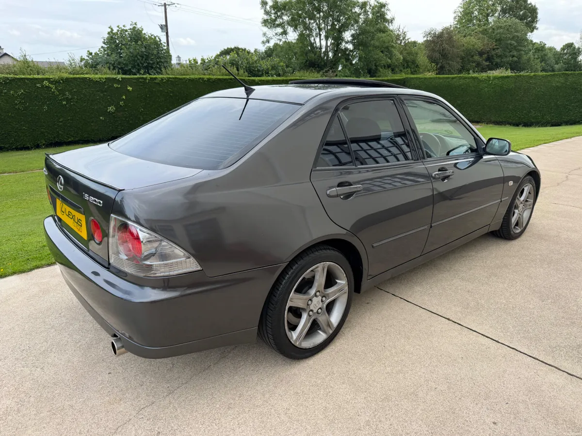 2004 LEXUS IS200 SE | PRIVACY GLASS | SUNROOF - Image 2