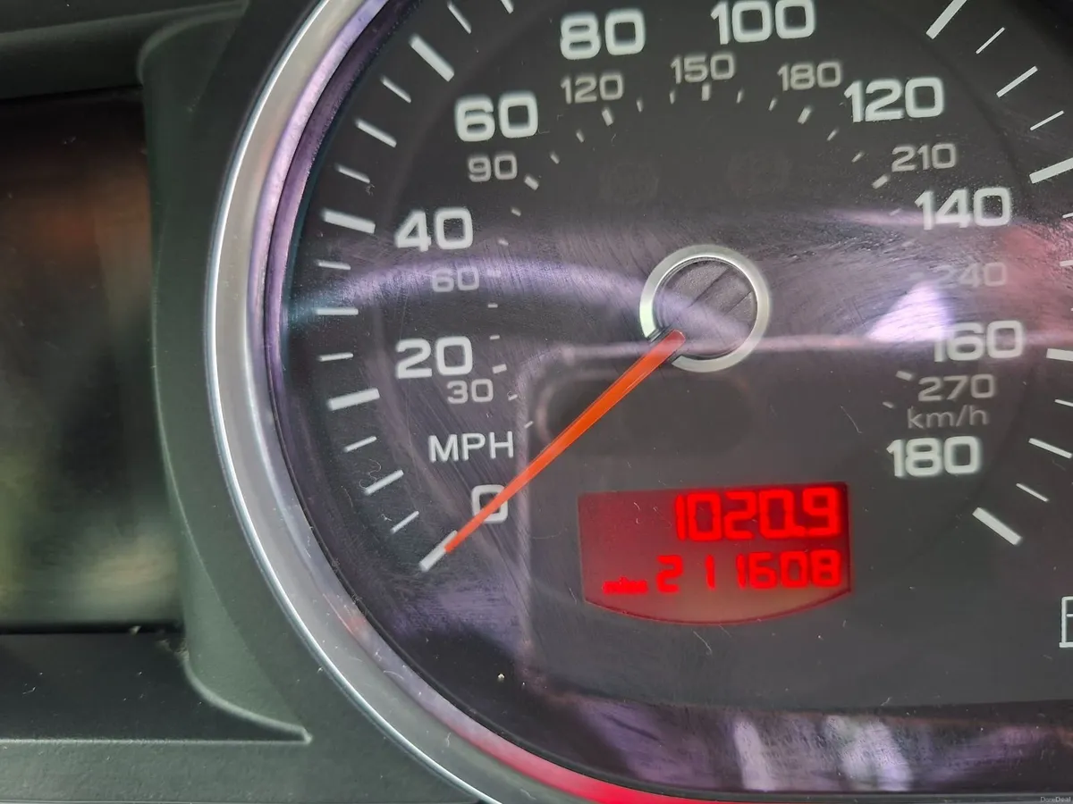 Audi A6 2010 - Image 2