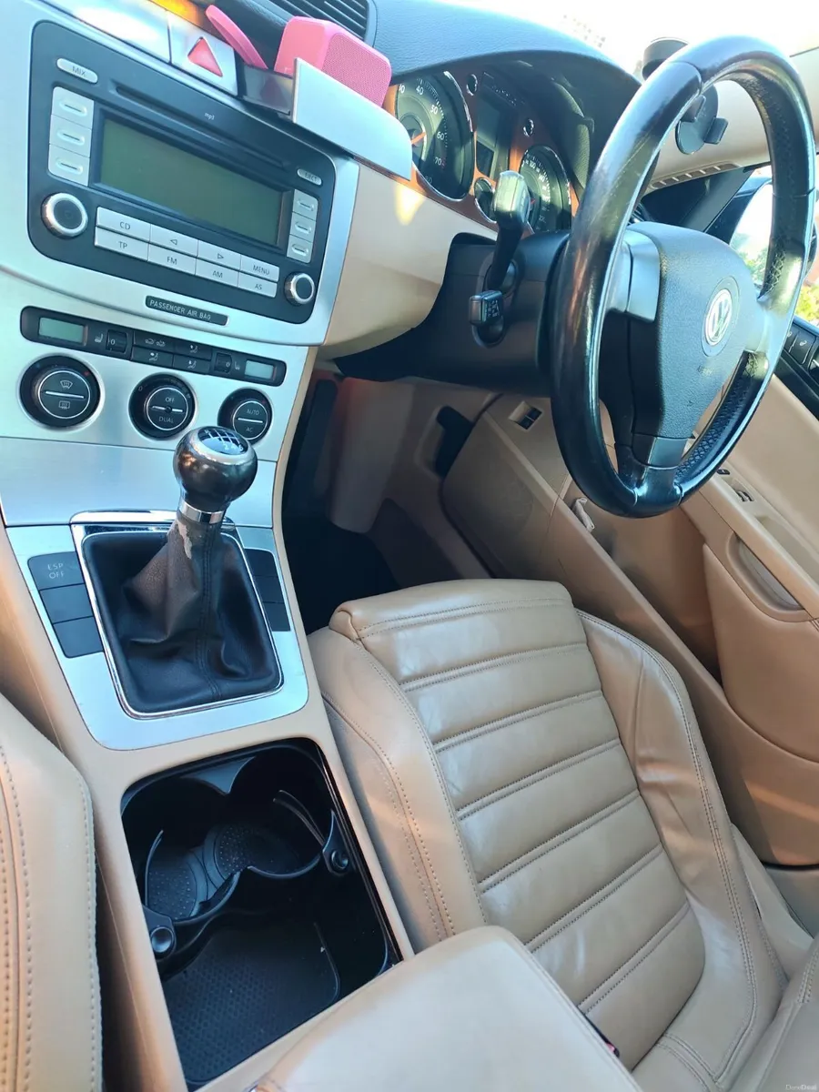 Volkswagen Passat 2008 - Image 2