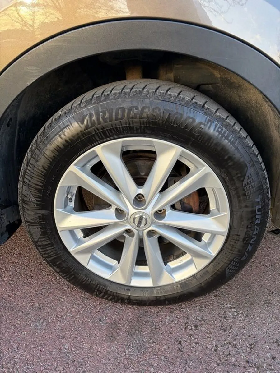 Nissan Qashqai Automatic - Image 3