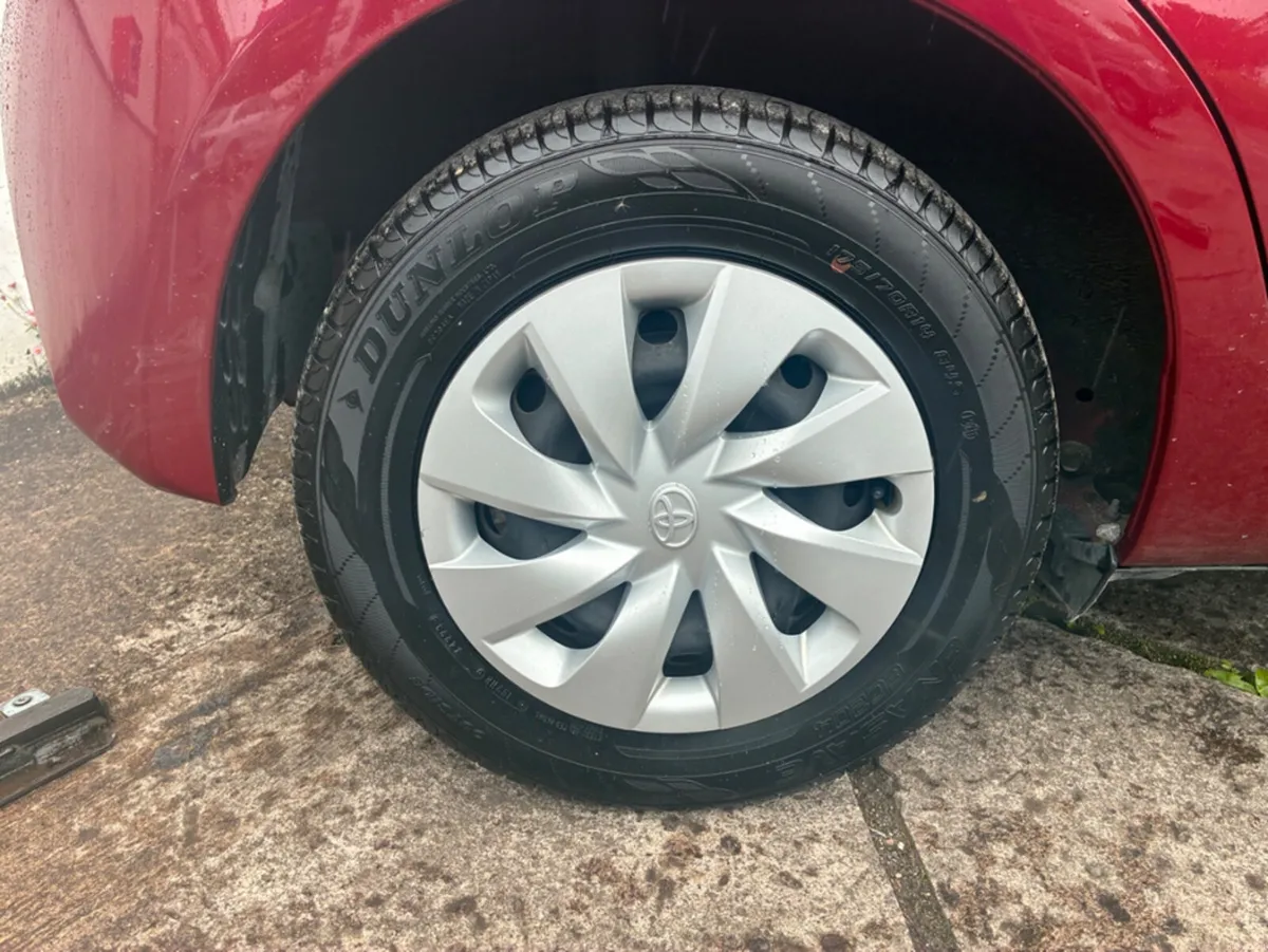 Toyota Yaris 1.5 petrol hybrid automatic - Image 2