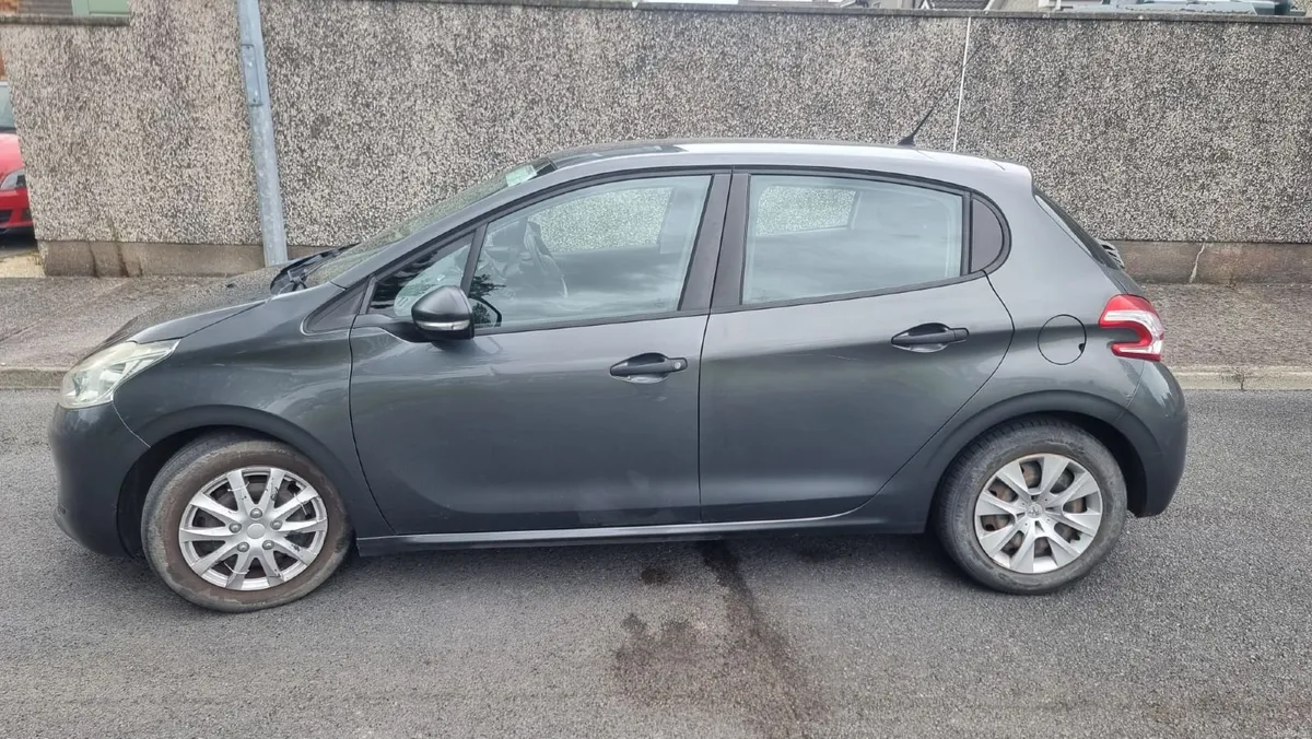 Peugeot 208 2013 - Image 2